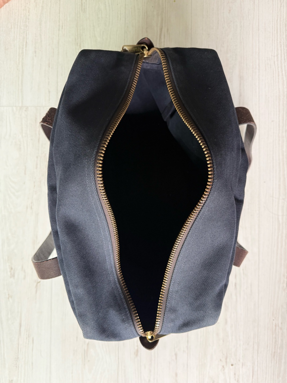 Filson Rugged Twill Zipper Tote Laptop Gym Bag Navy Made in USA Unisex Key Clip - Picture 3 of 16